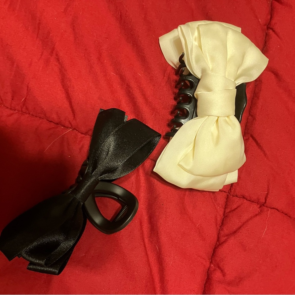 Elegant Black and Cream Hair Clips